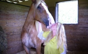 Victoria McCullough Given Thoroughbred Champion Award